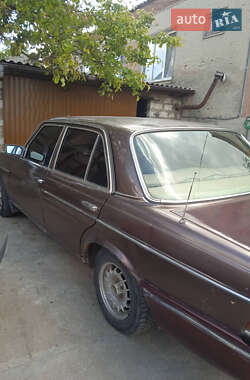 Седан Mercedes-Benz E-Class 1977 в 