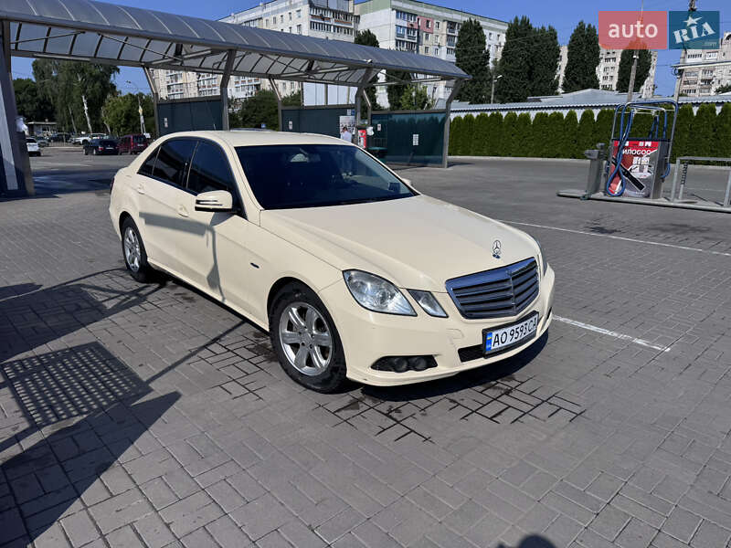 Седан Mercedes-Benz E-Class 2011 в Ужгороді