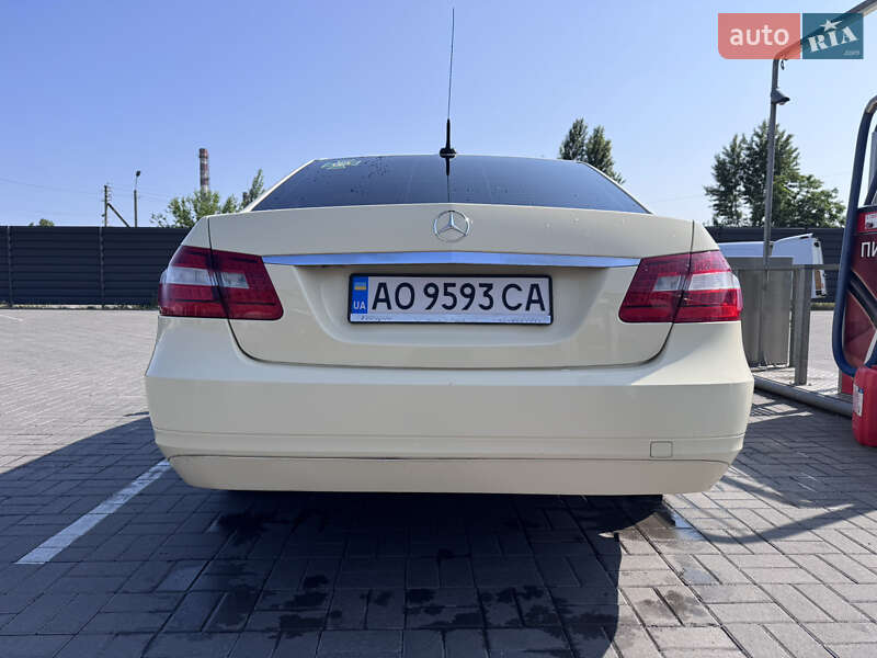 Седан Mercedes-Benz E-Class 2011 в Ужгороді