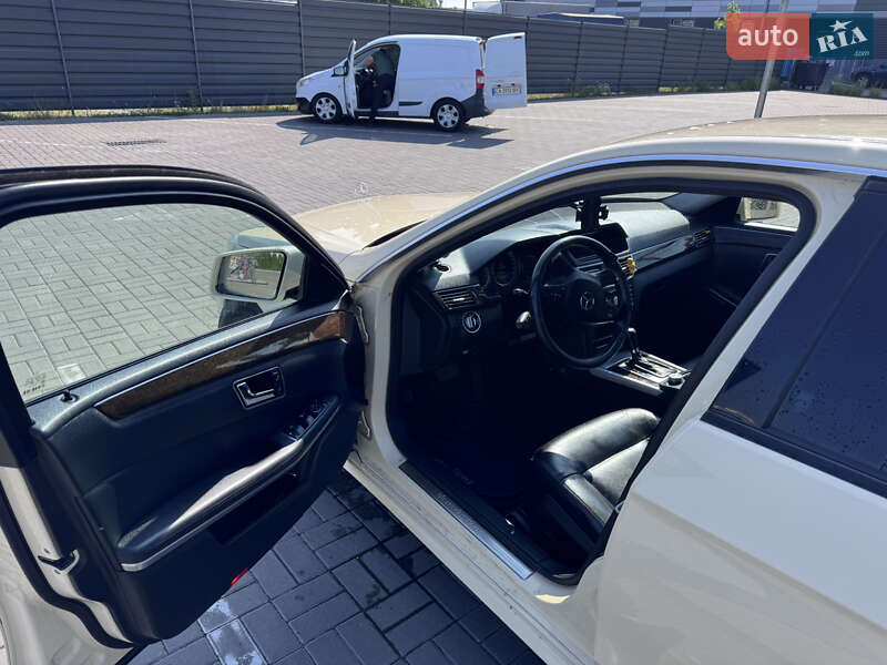 Седан Mercedes-Benz E-Class 2011 в Ужгороді