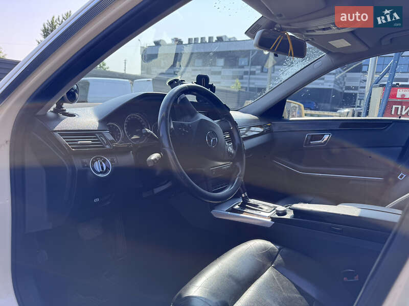 Седан Mercedes-Benz E-Class 2011 в Ужгороді