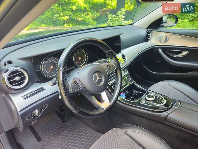 Седан Mercedes-Benz E-Class 2017 в Львові