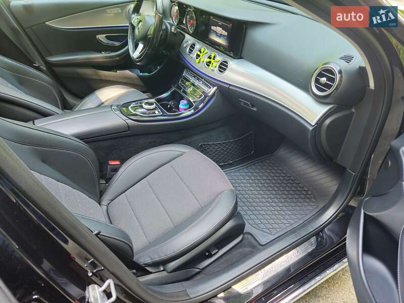 Седан Mercedes-Benz E-Class 2017 в Львові