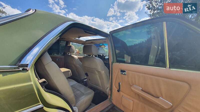 Седан Mercedes-Benz E-Class 1982 в Славском