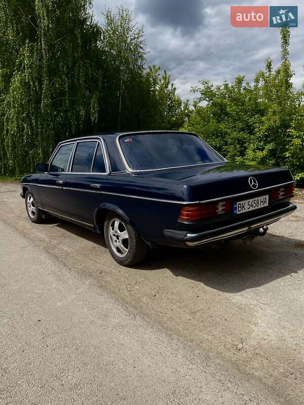 Седан Mercedes-Benz E-Class 1983 в Ровно