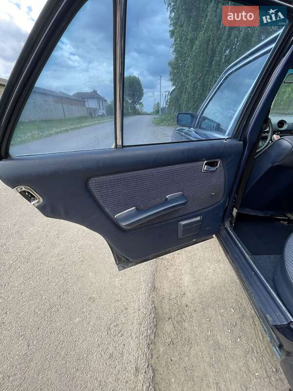 Седан Mercedes-Benz E-Class 1983 в Ровно