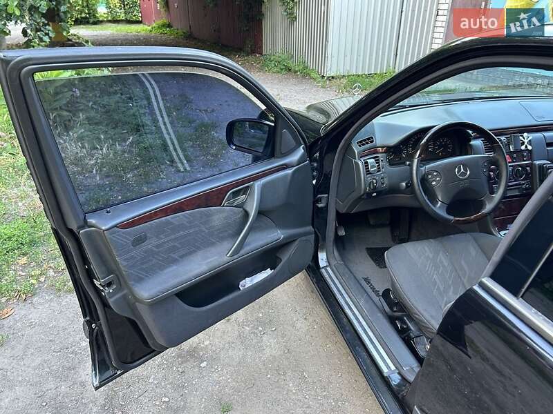 Седан Mercedes-Benz E-Class 2001 в Черкассах