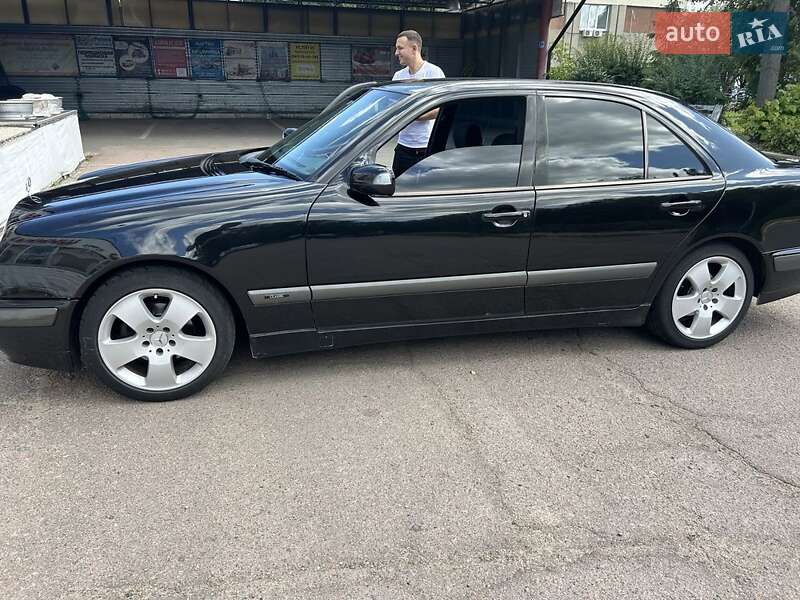 Седан Mercedes-Benz E-Class 2001 в Черкассах