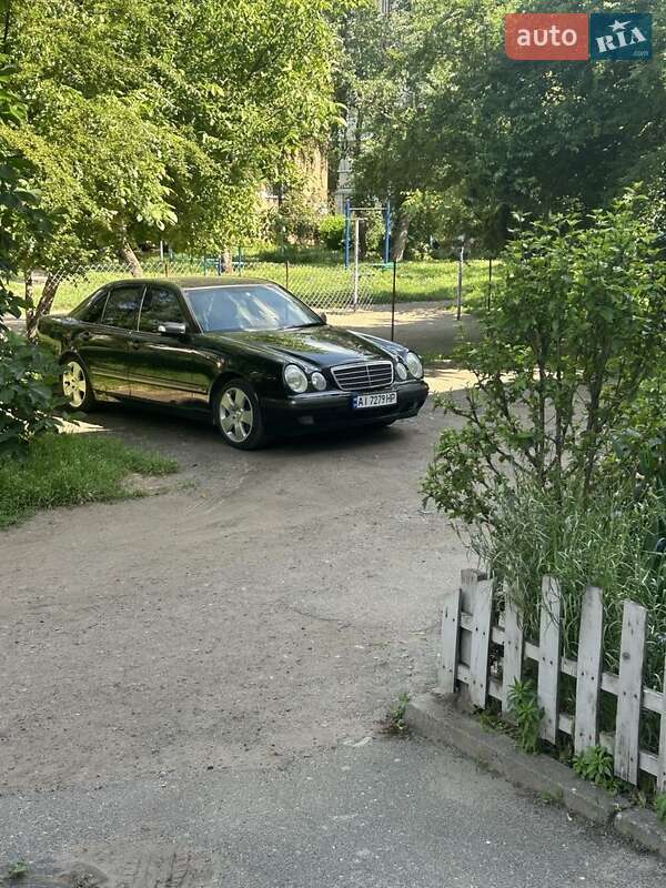 Седан Mercedes-Benz E-Class 2001 в Черкассах