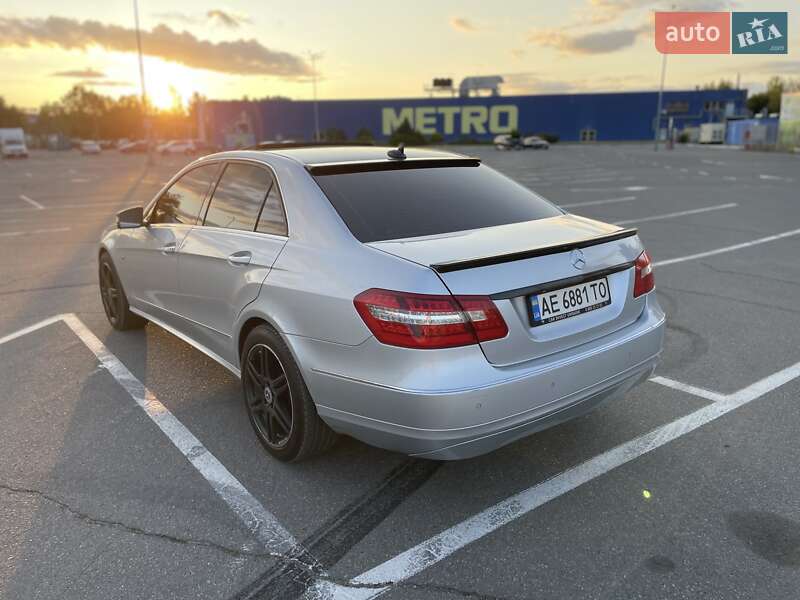 Седан Mercedes-Benz E-Class 2012 в Дніпрі