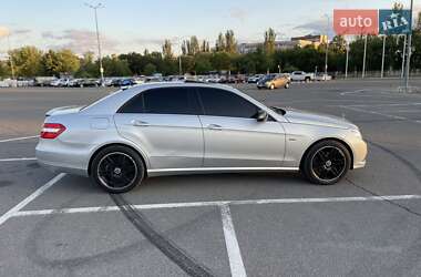 Седан Mercedes-Benz E-Class 2012 в Днепре
