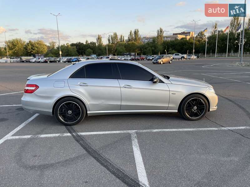 Седан Mercedes-Benz E-Class 2012 в Дніпрі
