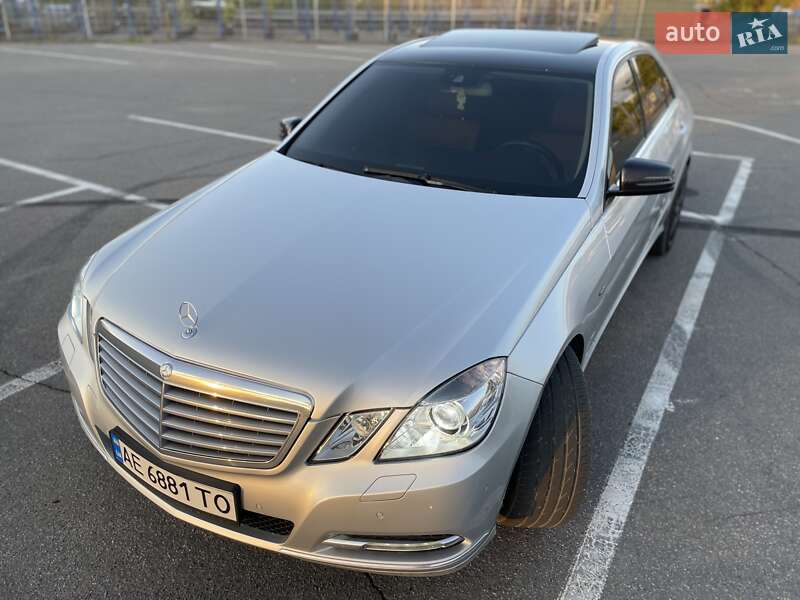 Седан Mercedes-Benz E-Class 2012 в Дніпрі