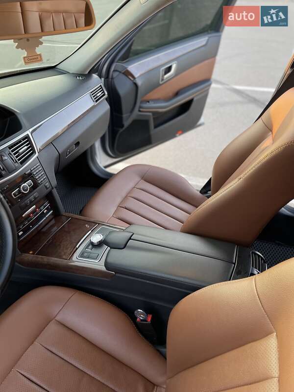 Седан Mercedes-Benz E-Class 2012 в Дніпрі