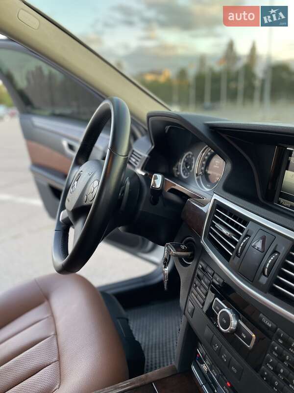 Седан Mercedes-Benz E-Class 2012 в Дніпрі