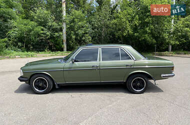 Седан Mercedes-Benz E-Class 1980 в 