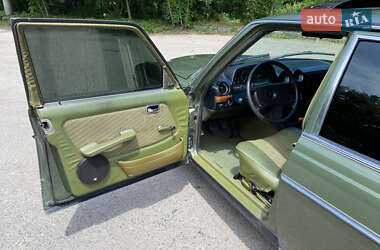 Седан Mercedes-Benz E-Class 1980 в 