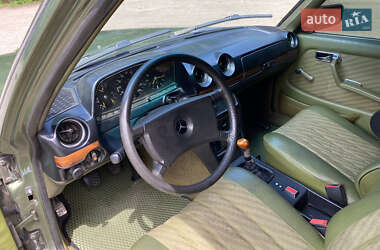 Седан Mercedes-Benz E-Class 1980 в 