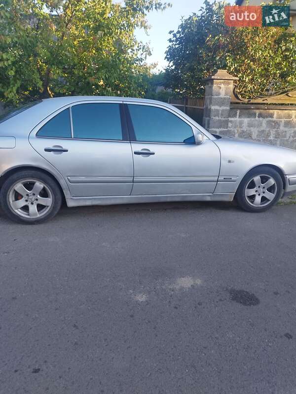 Седан Mercedes-Benz E-Class 1996 в Львові