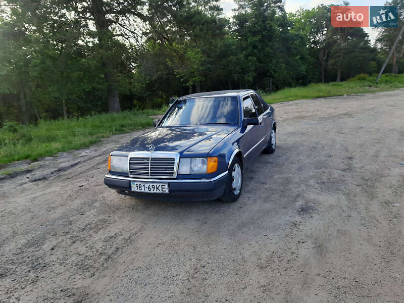 Седан Mercedes-Benz E-Class 1987 в 