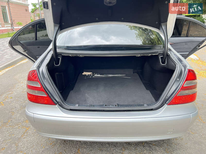 Седан Mercedes-Benz E-Class 2004 в Кіцмані
