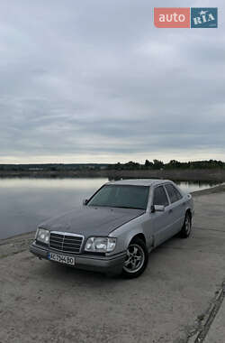 Седан Mercedes-Benz E-Class 1993 в 