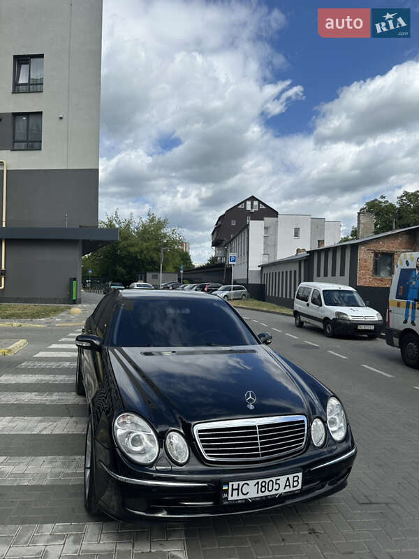 Седан Mercedes-Benz E-Class 2004 в Львове