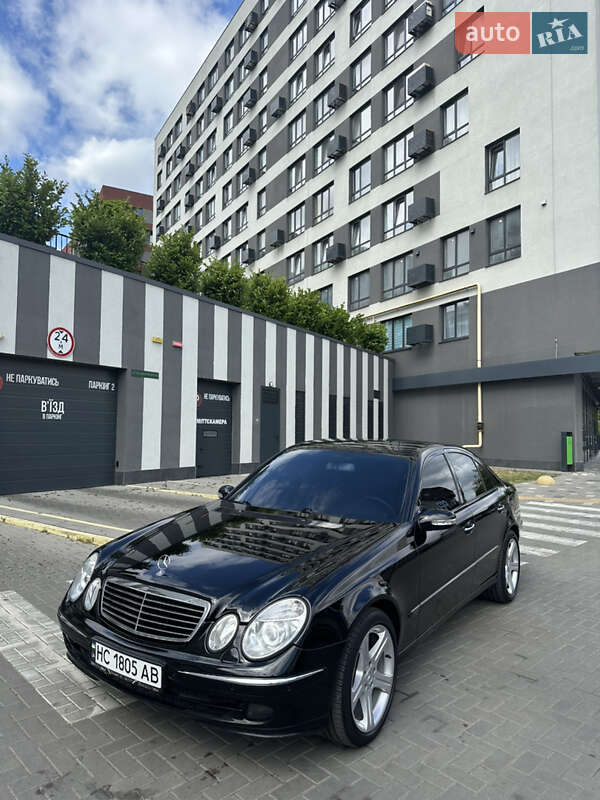 Седан Mercedes-Benz E-Class 2004 в Львове