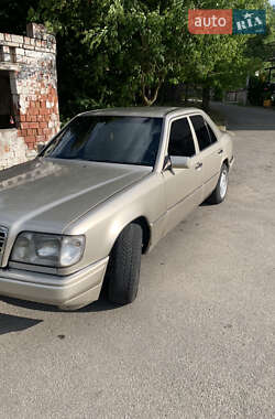 Седан Mercedes-Benz E-Class 1993 в 