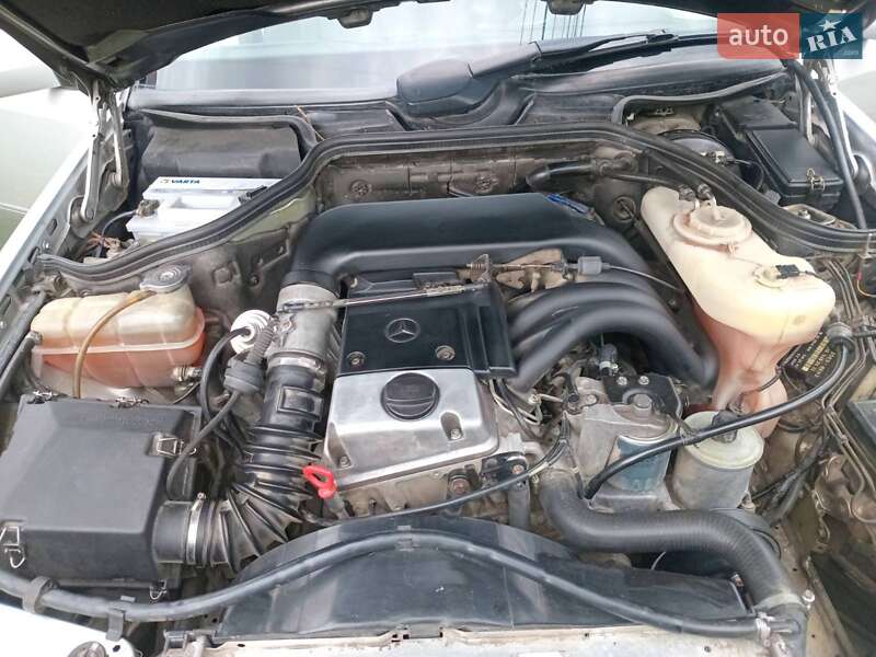 Седан Mercedes-Benz E-Class 1993 в Золочеві
