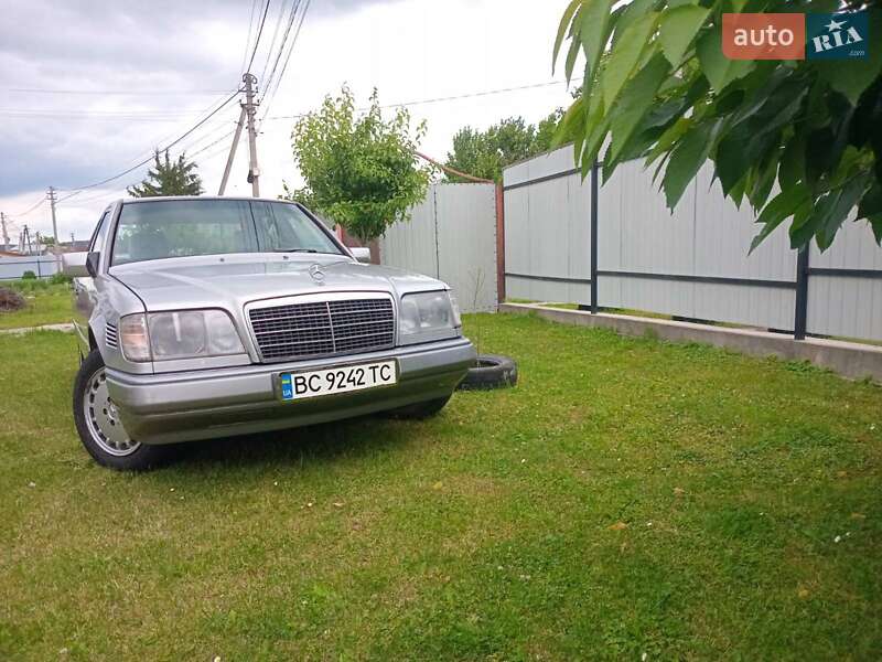 Mercedes-Benz E-Class 1993