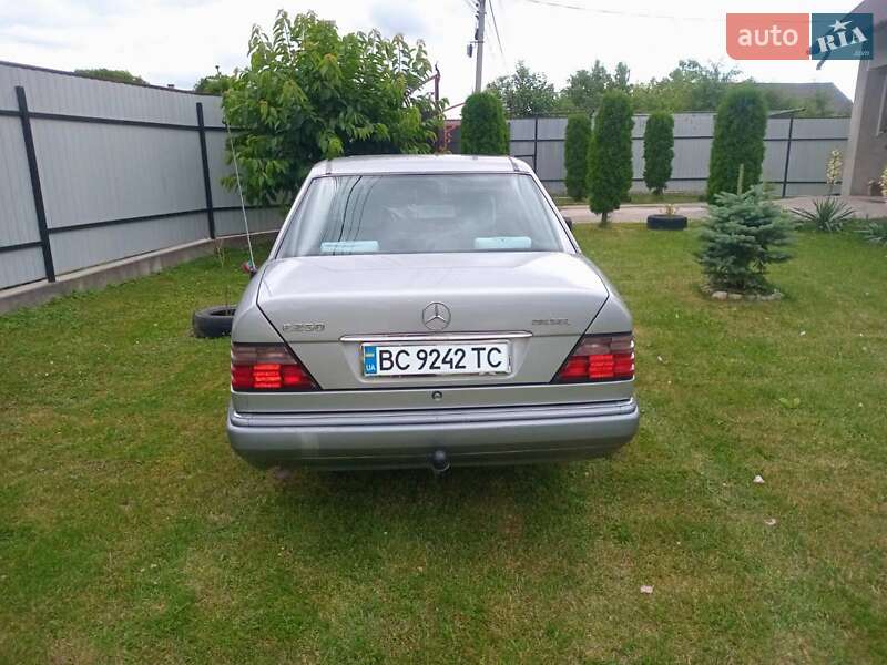Седан Mercedes-Benz E-Class 1993 в Золочеві