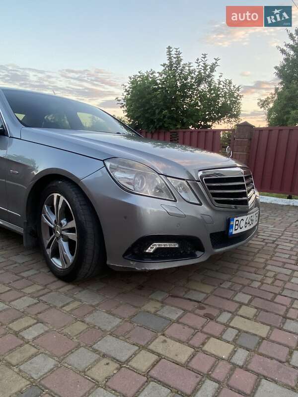 Седан Mercedes-Benz E-Class 2009 в Самборі