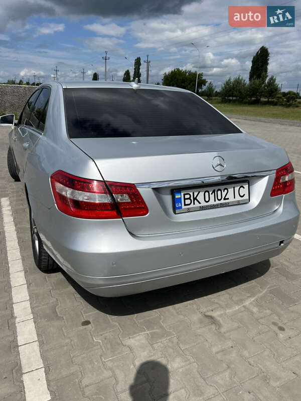 Седан Mercedes-Benz E-Class 2013 в Вараші
