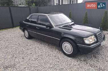 Седан Mercedes-Benz E-Class 1993 в Рахове
