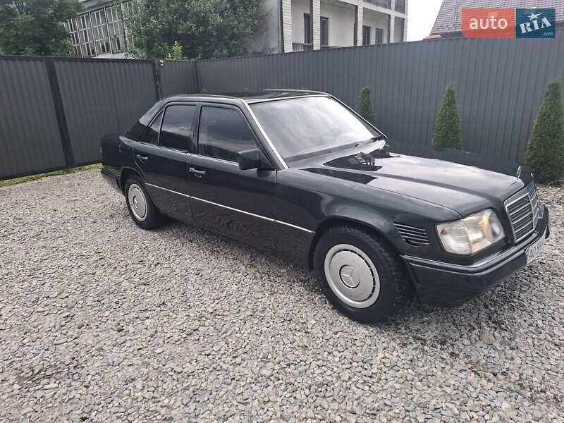 Mercedes-Benz E-Class 1993