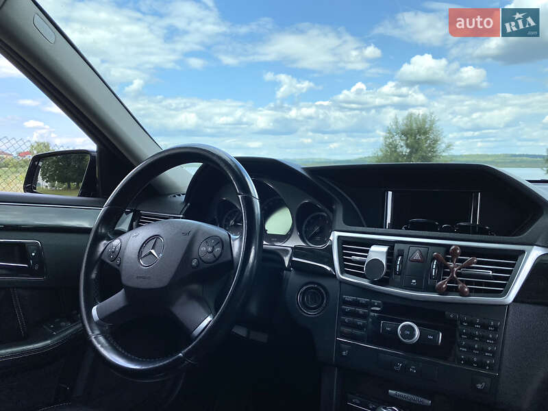 Седан Mercedes-Benz E-Class 2009 в Новояворовске