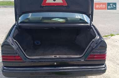 Седан Mercedes-Benz E-Class 1989 в 