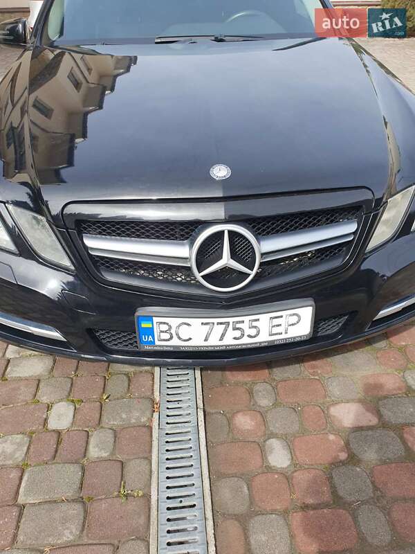 Седан Mercedes-Benz E-Class 2012 в Львове