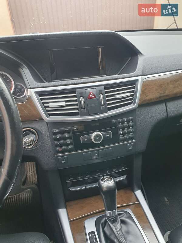 Седан Mercedes-Benz E-Class 2012 в Львове