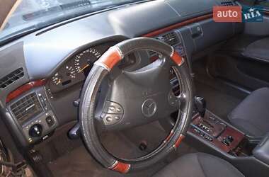 Седан Mercedes-Benz E-Class 2001 в 