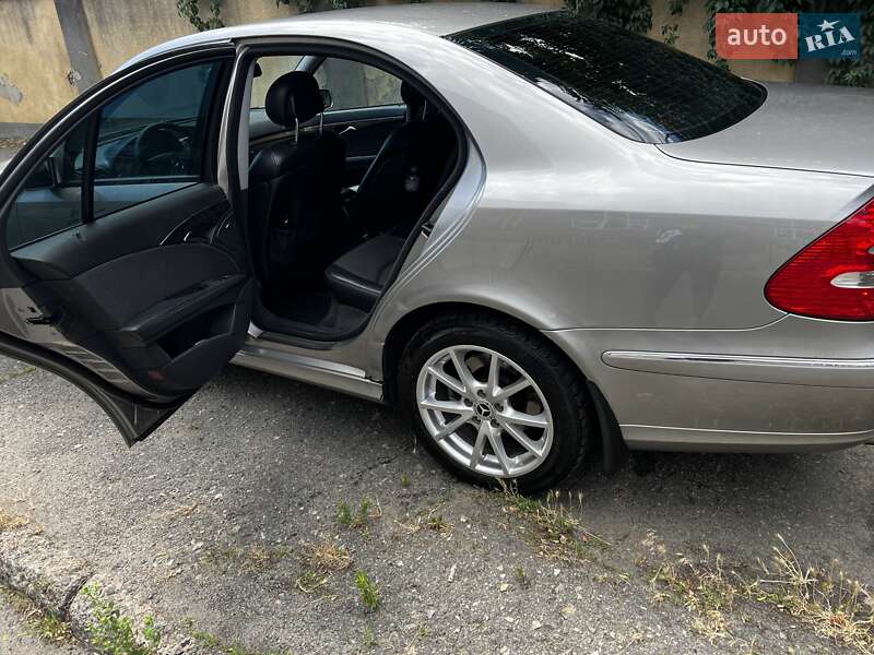 Седан Mercedes-Benz E-Class 2004 в Одессе