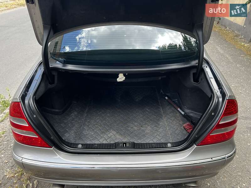 Седан Mercedes-Benz E-Class 2004 в Одессе