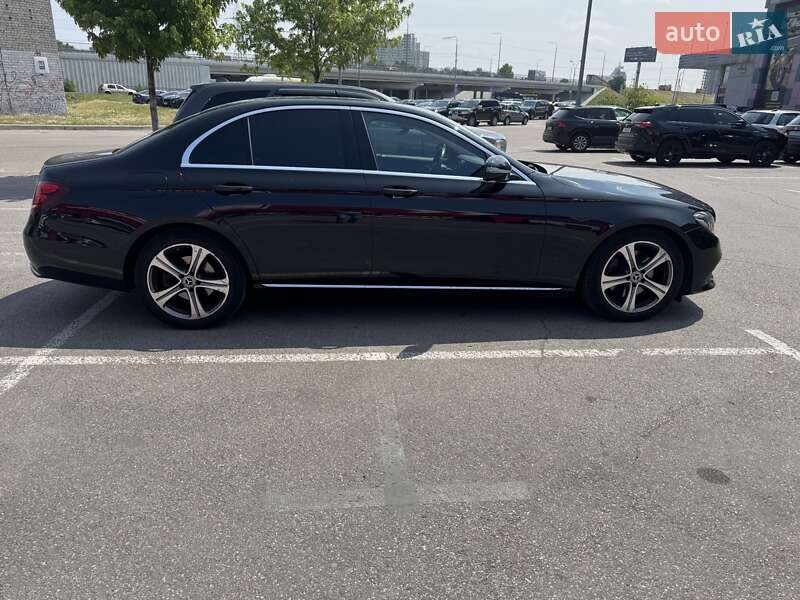 Седан Mercedes-Benz E-Class 2017 в 