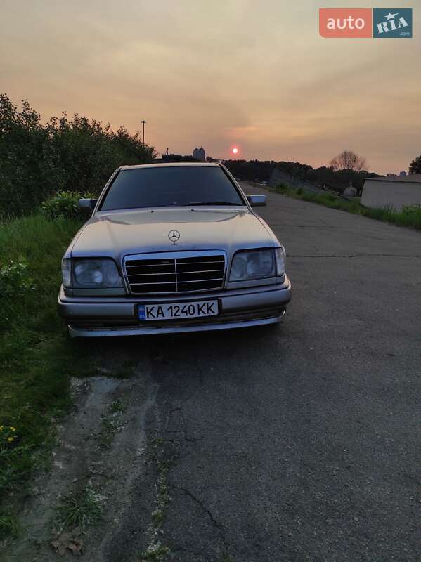 Купе Mercedes-Benz E-Class 1993 в Києві
