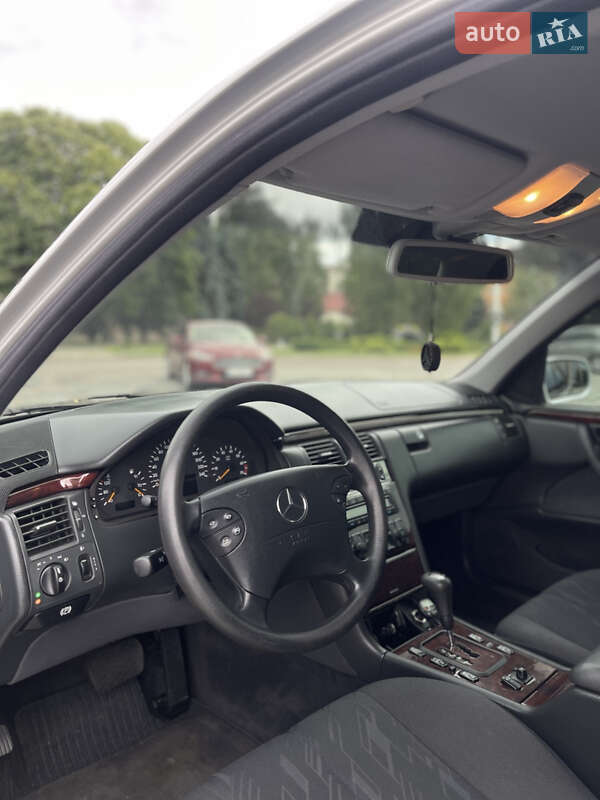 Седан Mercedes-Benz E-Class 2000 в Кременчуці