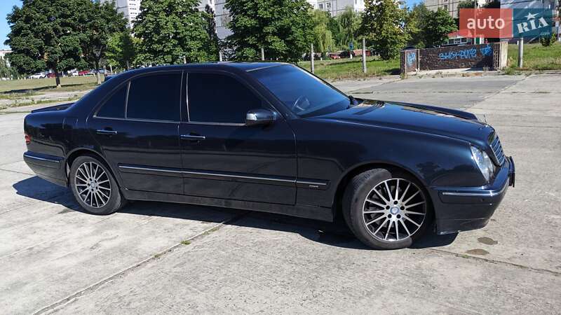 Седан Mercedes-Benz E-Class 2000 в Києві