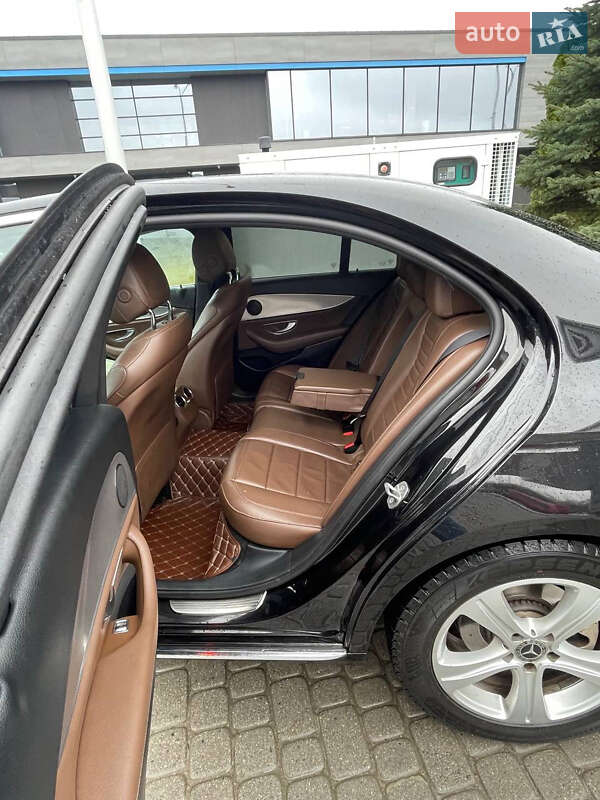 Седан Mercedes-Benz E-Class 2017 в Львові