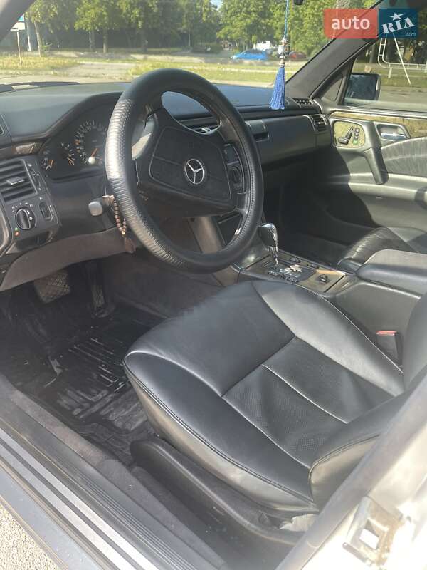 Седан Mercedes-Benz E-Class 1996 в Запорожье
