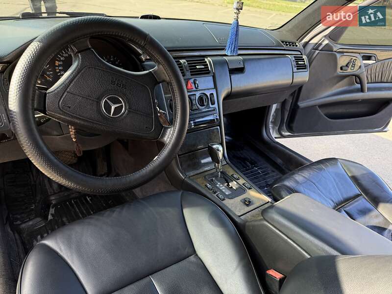 Седан Mercedes-Benz E-Class 1996 в Запорожье